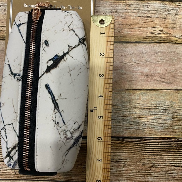 OAK AND REED WAIST BAND FANNY PACK HANDS FREE BLACK MARBLED NWT - Picture 5 of 6